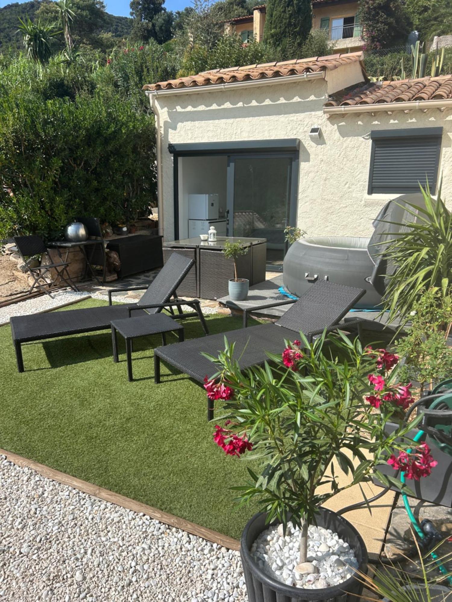 Belle Chambre Privee Avec Le Jardin Privatif Et Le Jacuzzi Cavalaire-sur-Mer Exterior photo